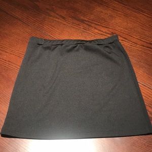 Essential Short Black Skirt